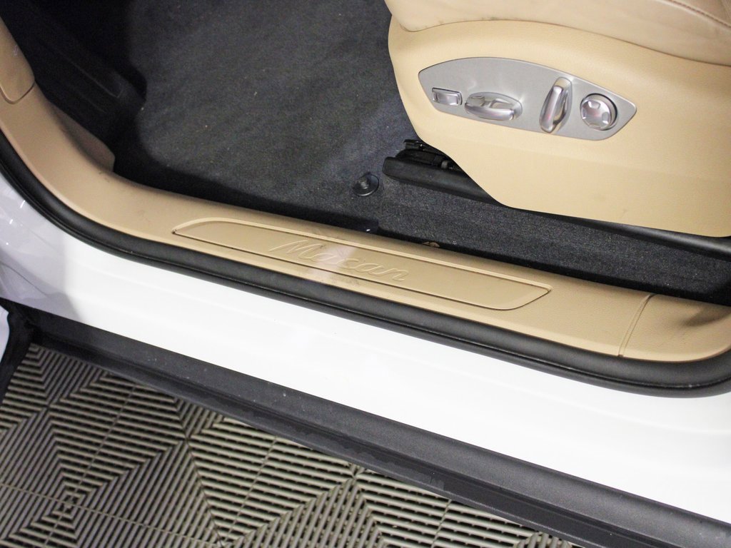 Used 2025 Porsche Macan w/ Premium Package Plus image 18
