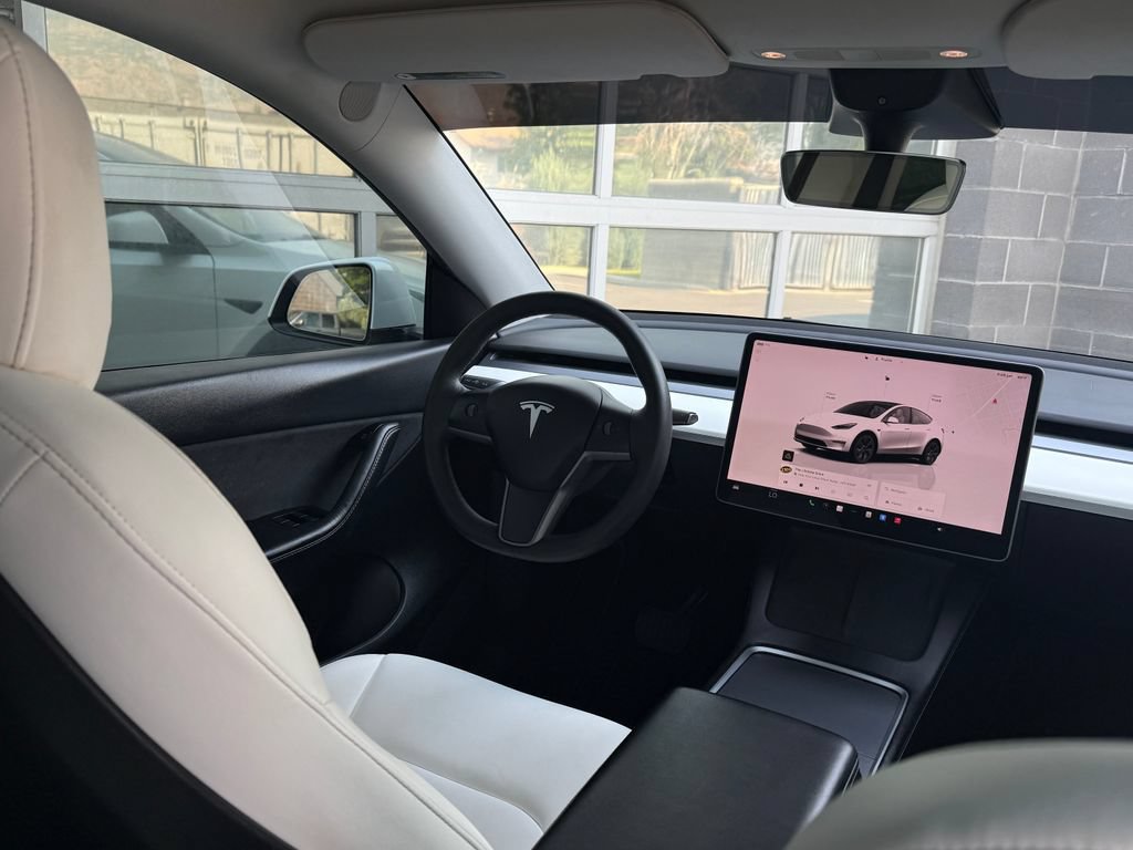 Used 2022 Tesla Model Y Long Range AWD/4WD image 35