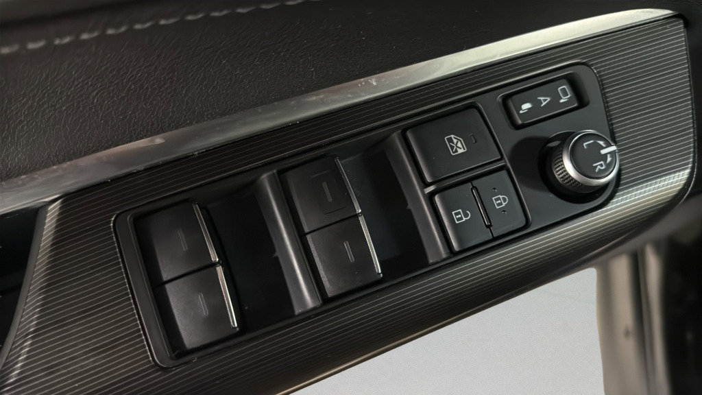 Used 2022 Toyota Venza Limited w/ Advanced Technology Package image 15