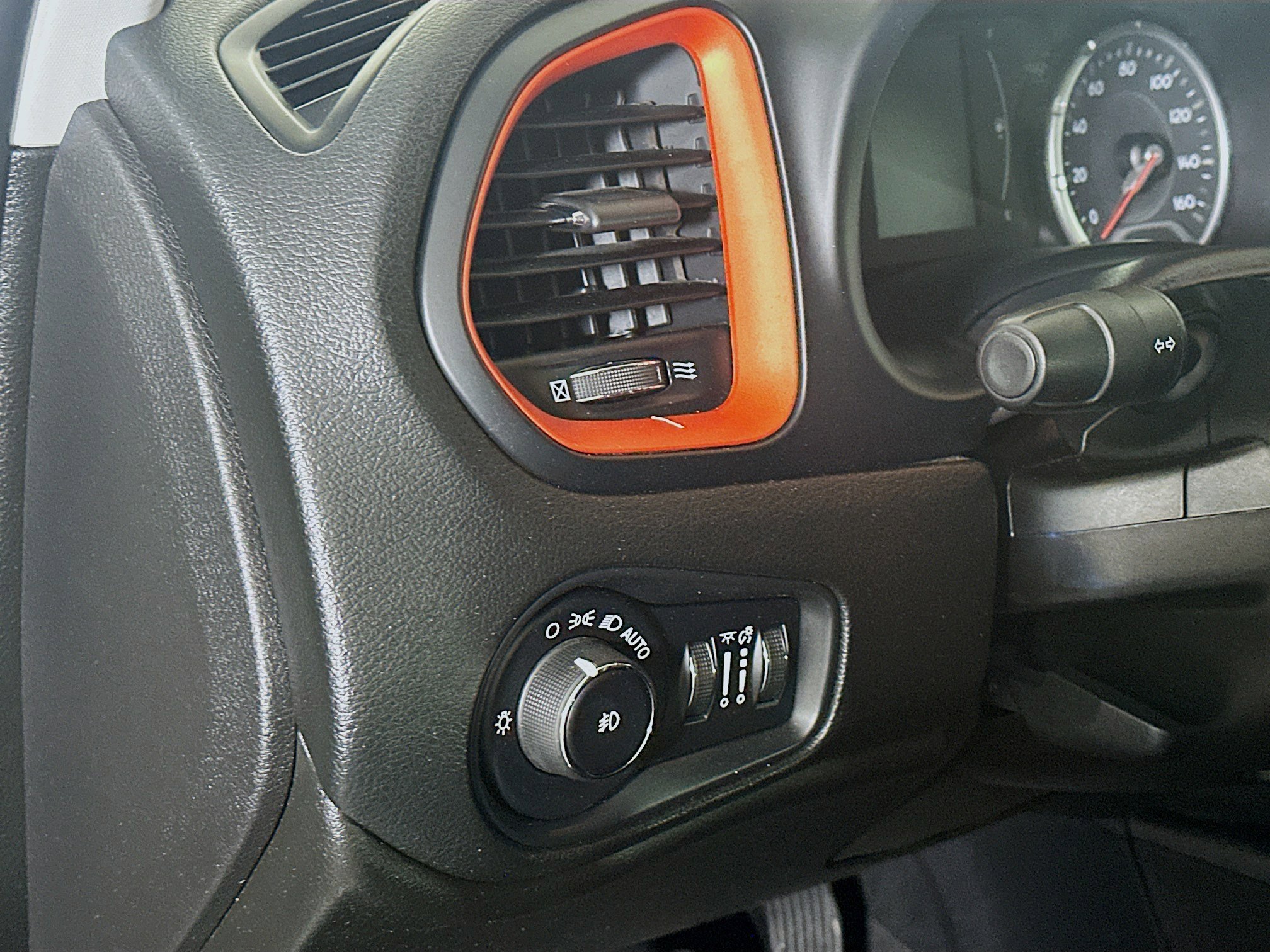 Used 2020 Jeep Renegade Latitude FWD image 16