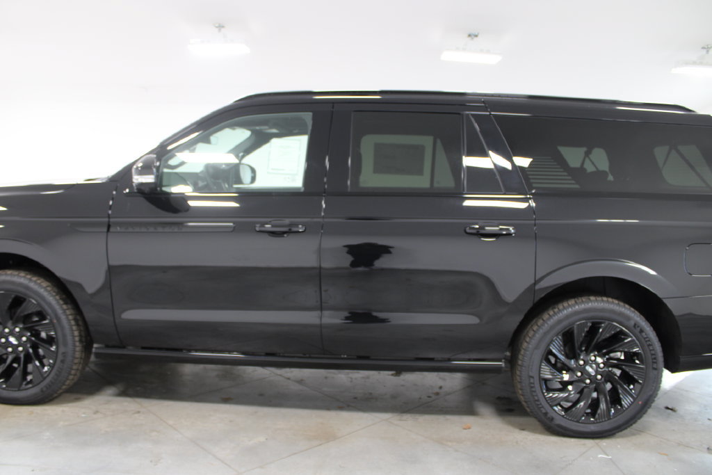 New 2026 Lincoln Navigator L Reserve w/ Jet Appearance Package AWD/4WD image 5