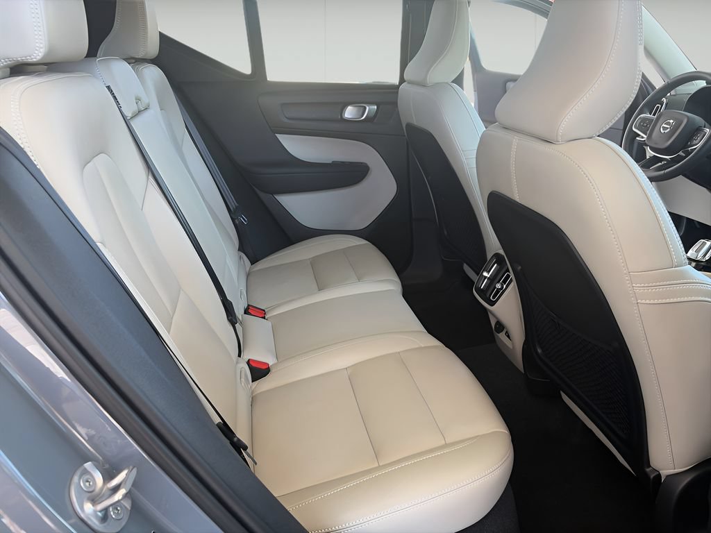 Used 2023 Volvo XC40 B4 Plus w/ Protection Package Premier FWD image 14