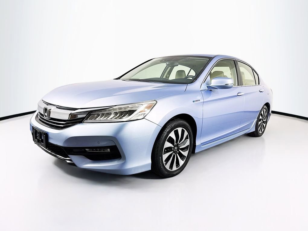 Used 2017 Honda Accord Touring image 3