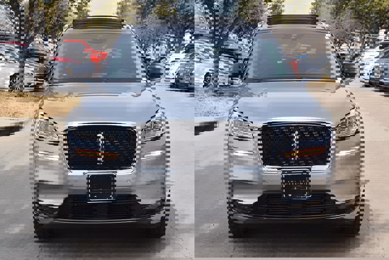 Used 2021 Lincoln Corsair Reserve w/ Equipment Group 201A image 3