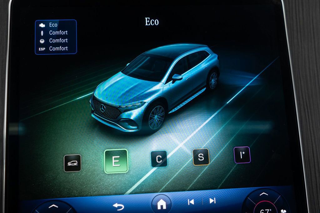 Used 2023 Mercedes-Benz EQS 450+ 4MATIC SUV w/ AMG Line Exterior Package image 27