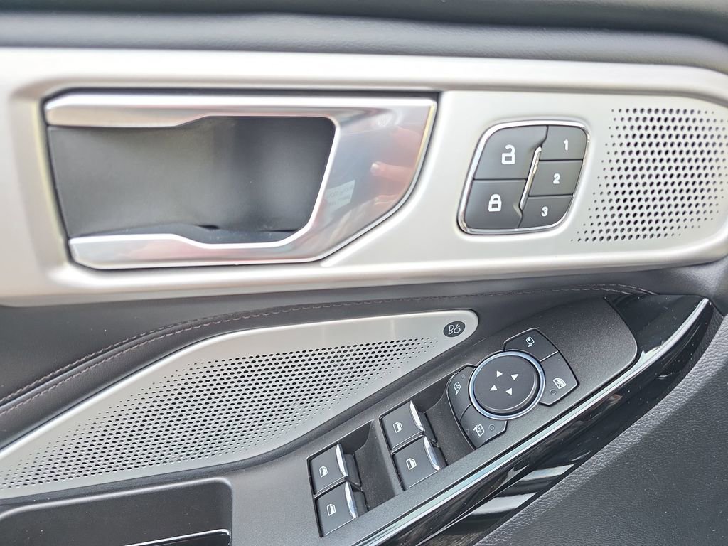 Used 2022 Ford Explorer Platinum w/ Equipment Group 601A image 30