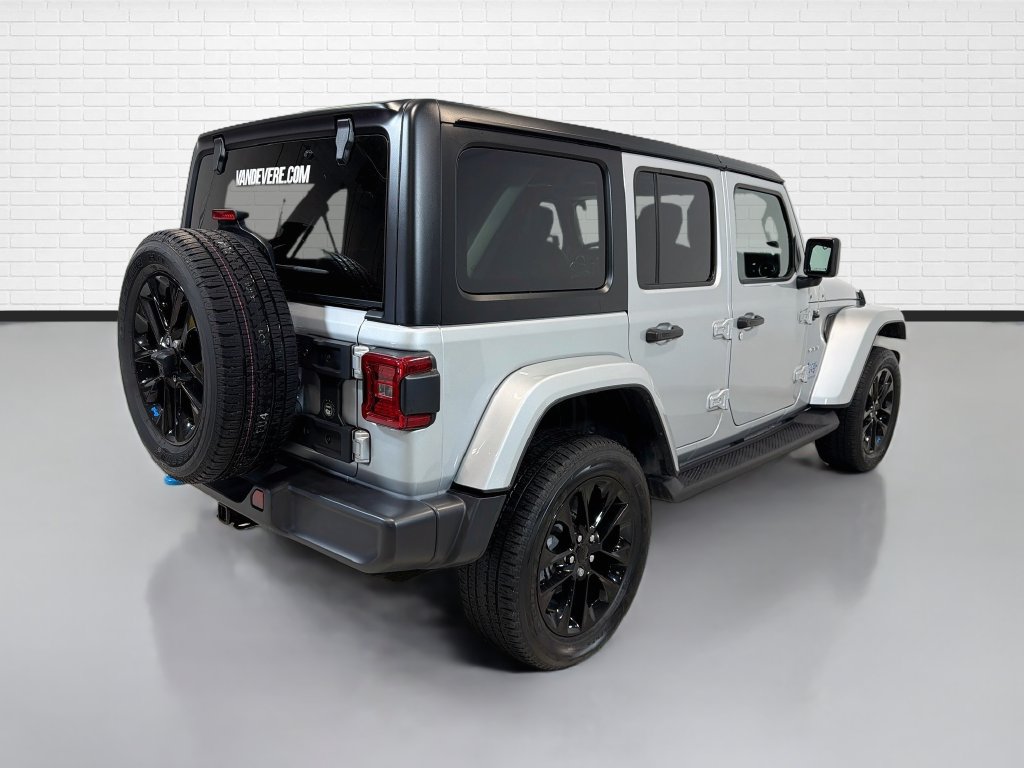 Used 2023 Jeep Wrangler Unlimited Sahara w/ Dual Top Group AWD/4WD image 9