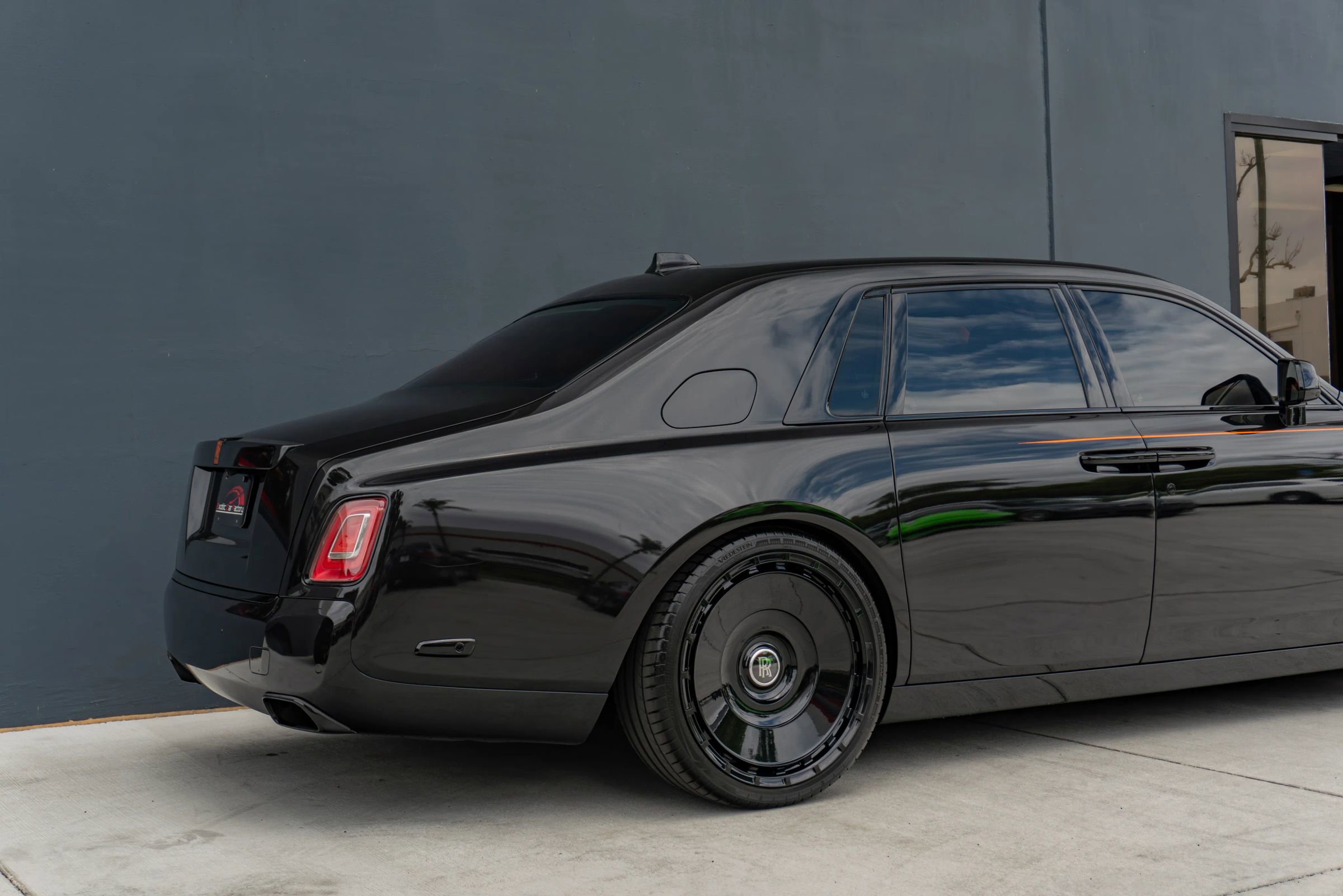 Used 2018 Rolls-Royce Phantom Sedan RWD image 35