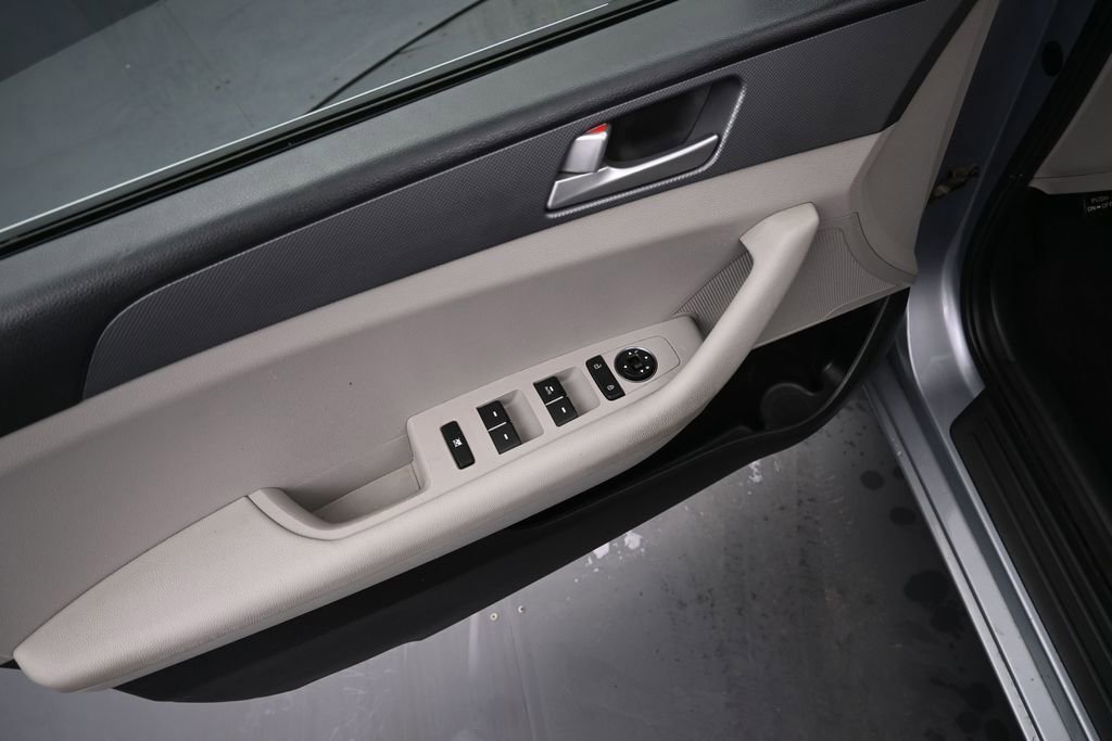 Used 2017 Hyundai Sonata SE FWD image 21
