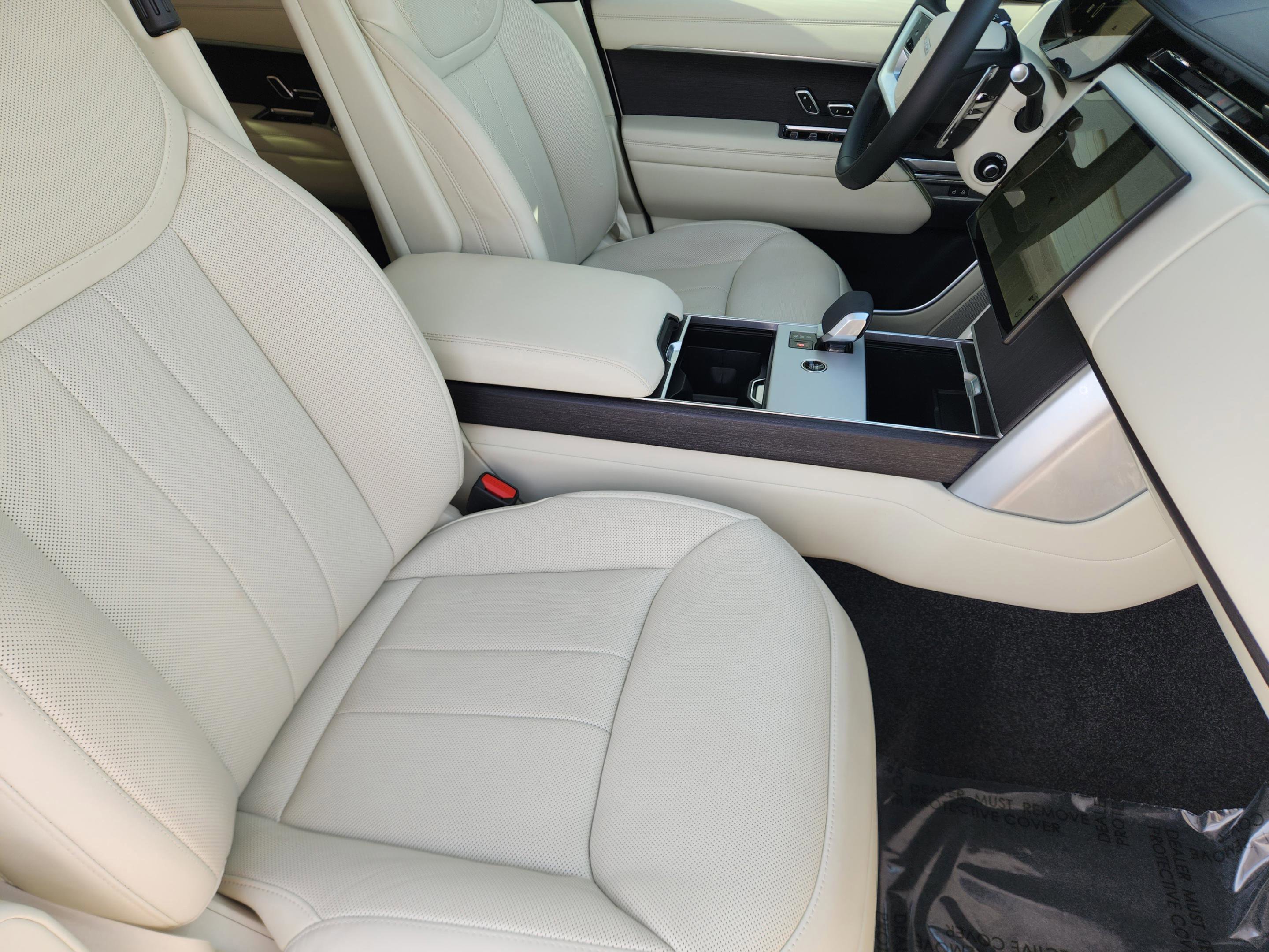 Certified 2024 Land Rover Range Rover SE AWD/4WD image 9