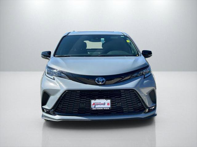Certified 2025 Toyota Sienna XSE w/ XSE Premium Package image 2
