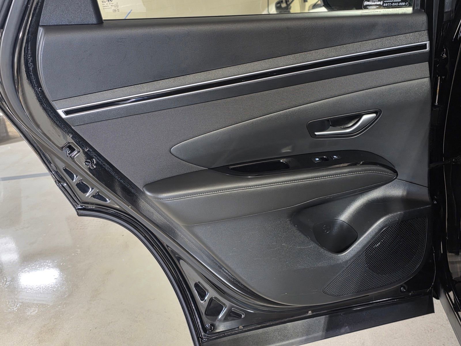Certified 2023 Hyundai Tucson Limited AWD/4WD image 11