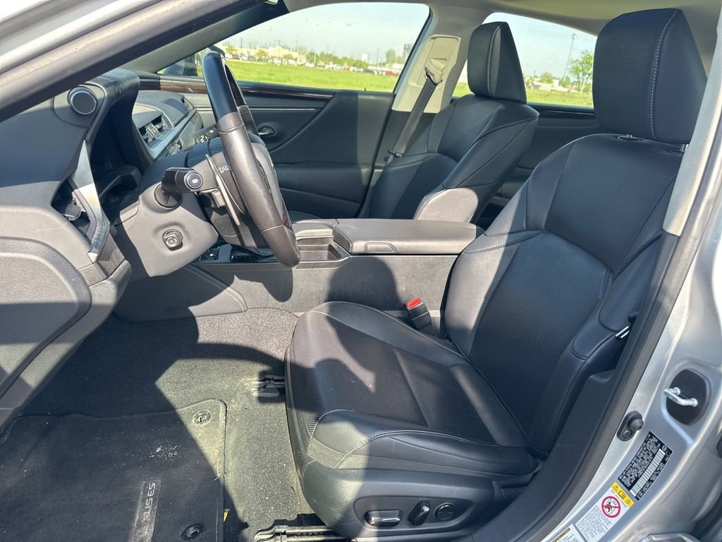 Used 2019 Lexus ES 300h w/ Premium Package FWD image 16