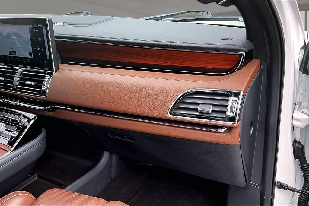Used 2022 Lincoln Navigator Reserve AWD/4WD image 25