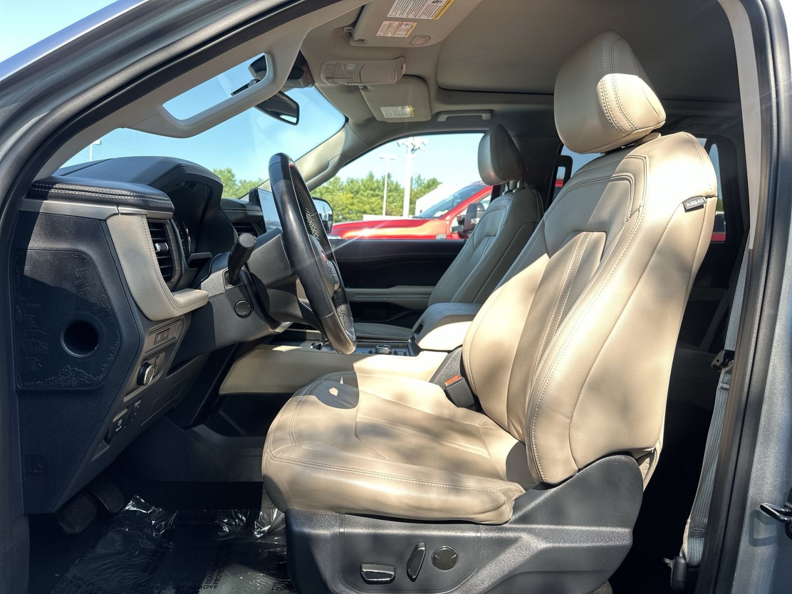 Used 2024 Ford Expedition Limited AWD/4WD image 14
