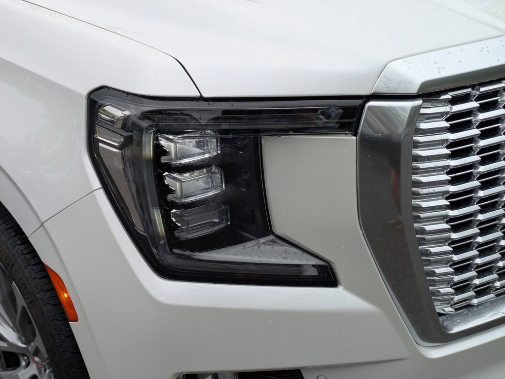 Used 2021 GMC Yukon XL Denali w/ Denali Premium Package RWD image 10
