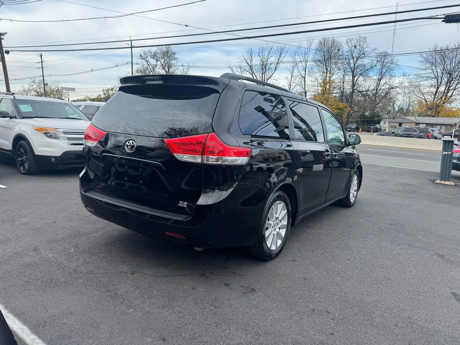 Used 2013 Toyota Sienna Limited image 8