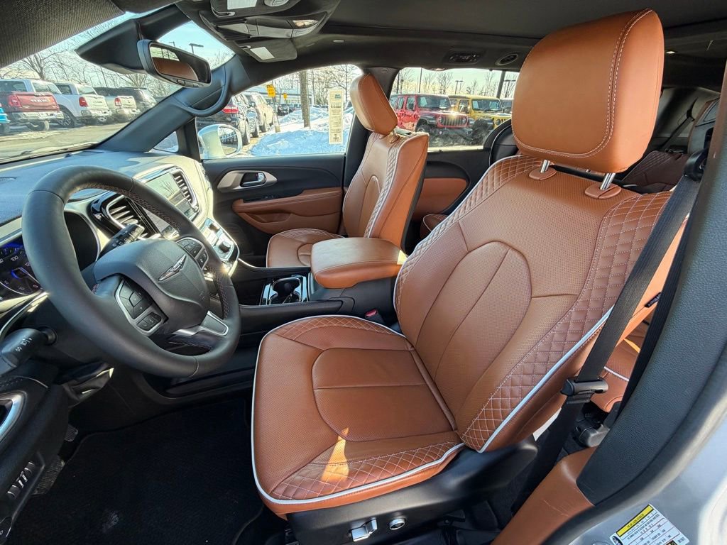 Used 2024 Chrysler Pacifica Pinnacle image 17