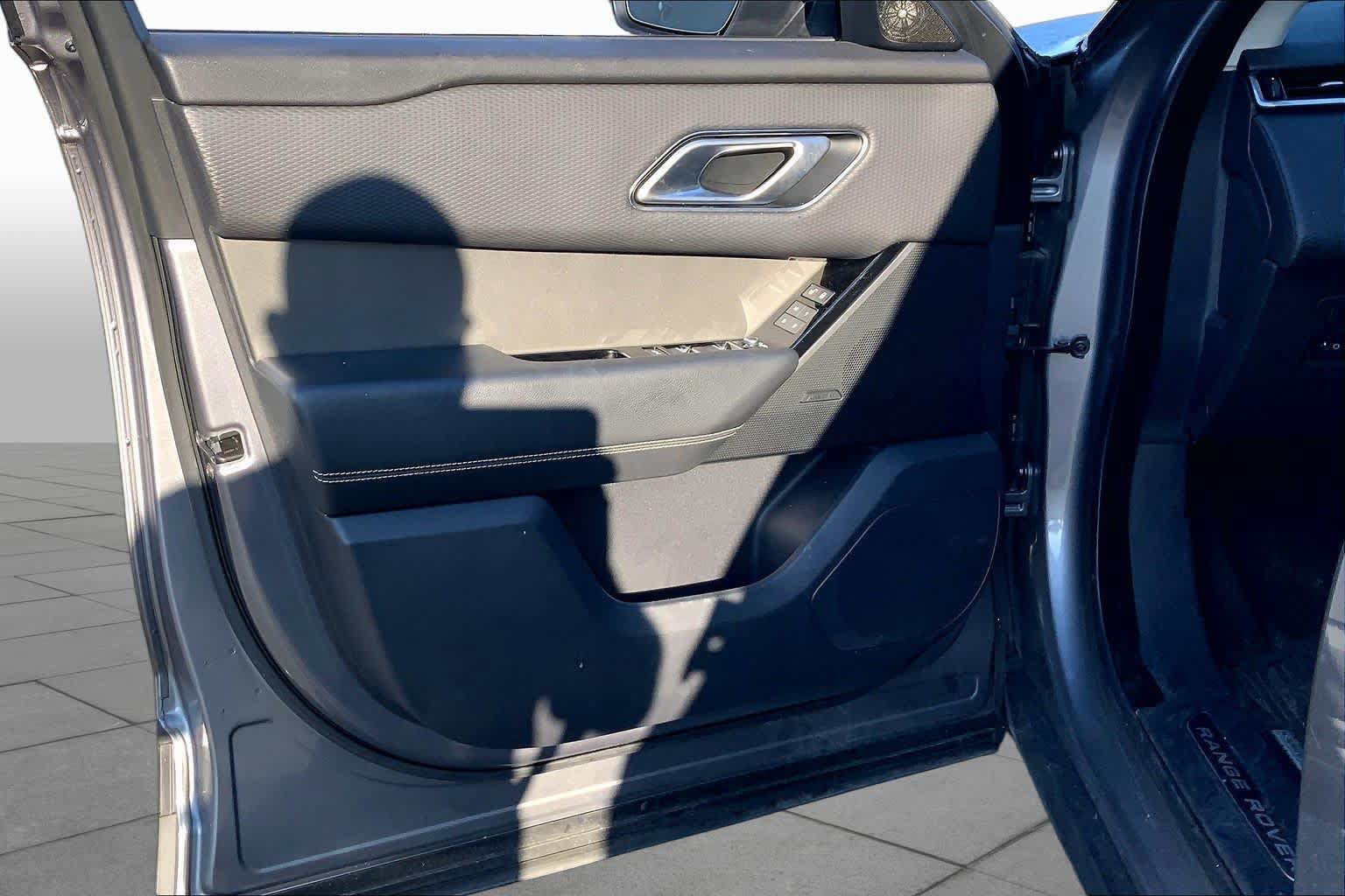 Used 2020 Land Rover Range Rover Velar S AWD/4WD image 22