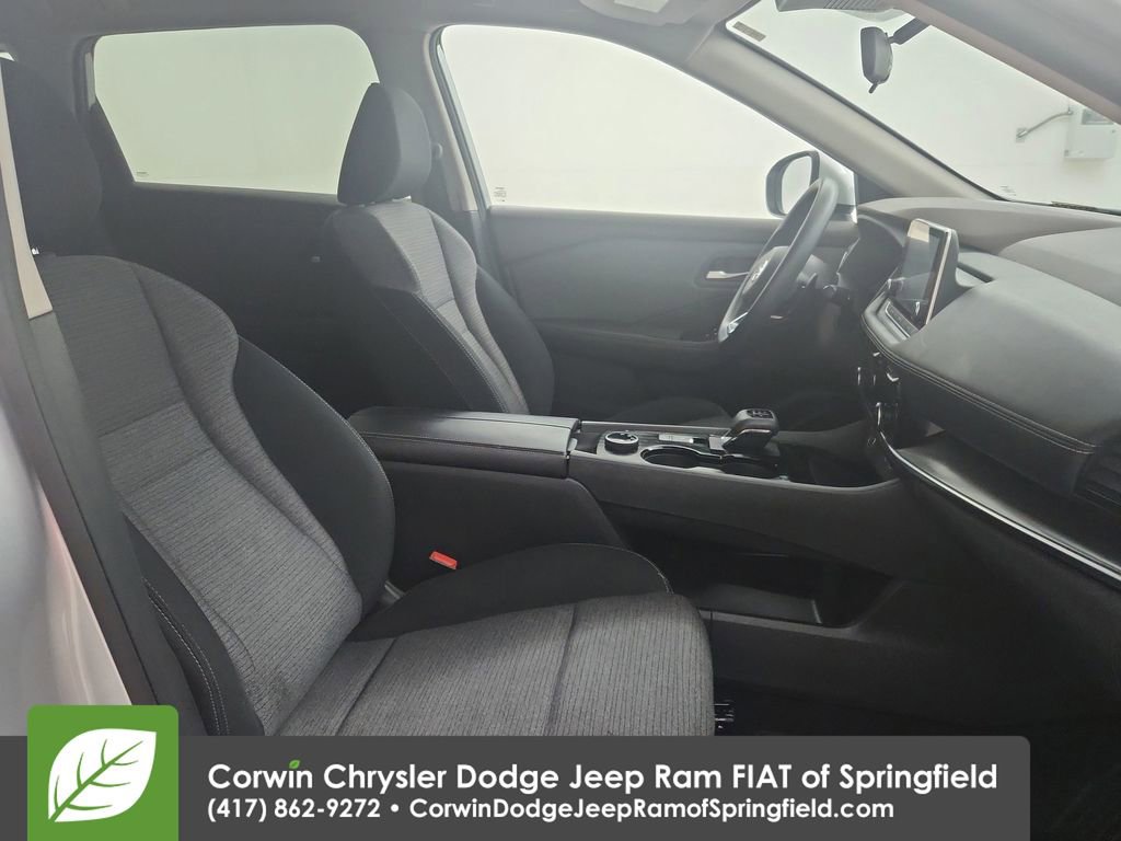 Used 2021 Nissan Rogue SV image 32