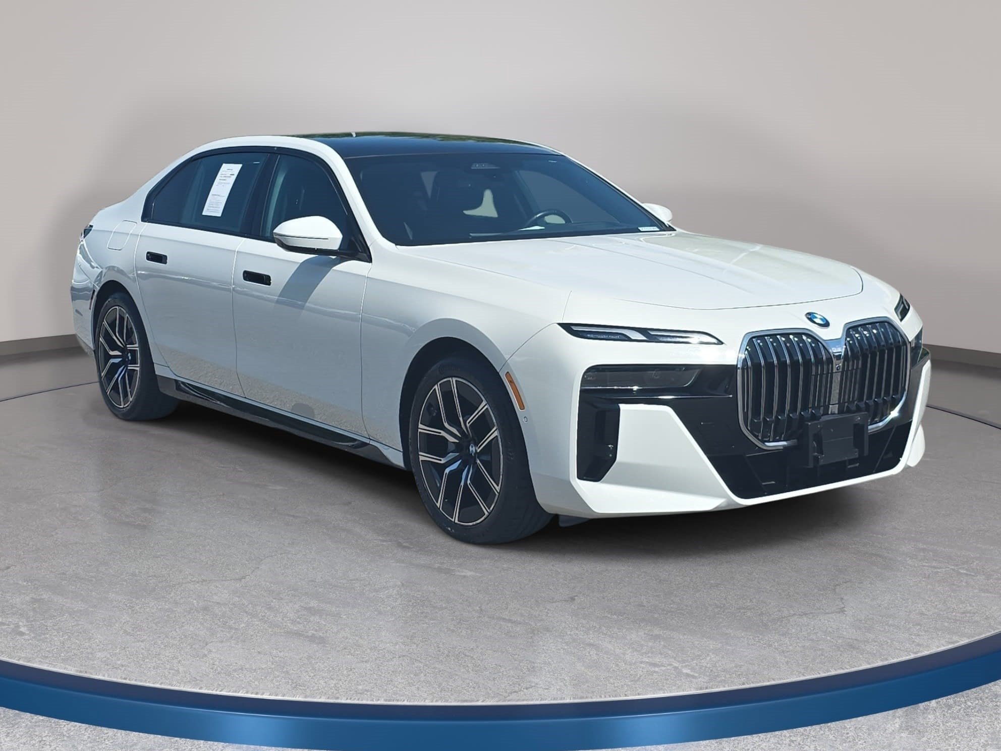 Used 2025 BMW 740i xDrive AWD/4WD image 3