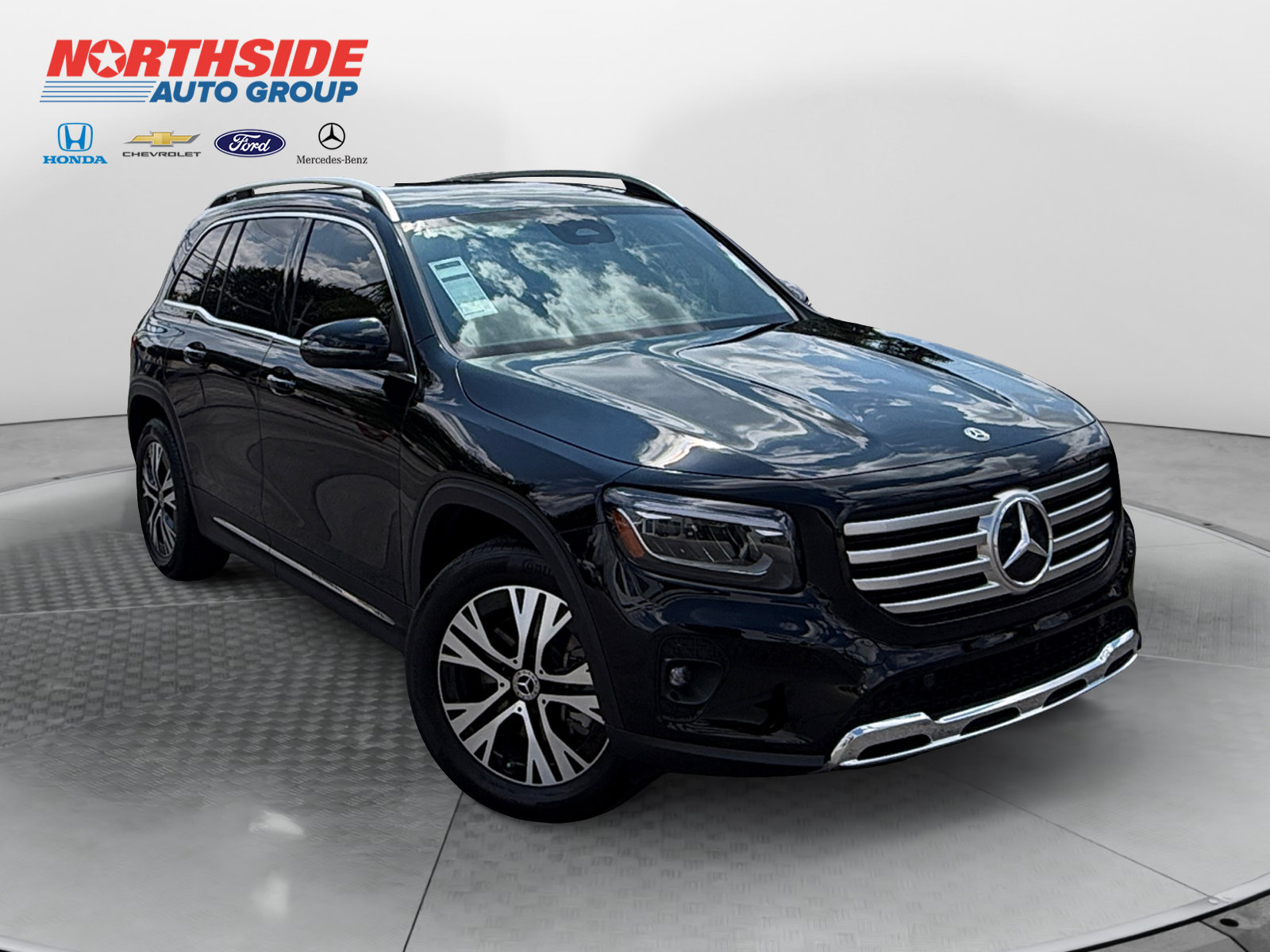 Used 2026 Mercedes-Benz GLB 250 image 1