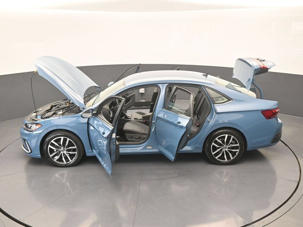 Used 2025 Volkswagen Jetta SE FWD image 62