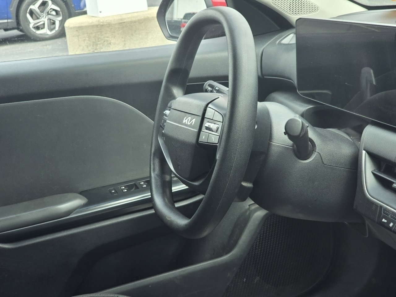 Used 2025 Kia K4 LXS image 19