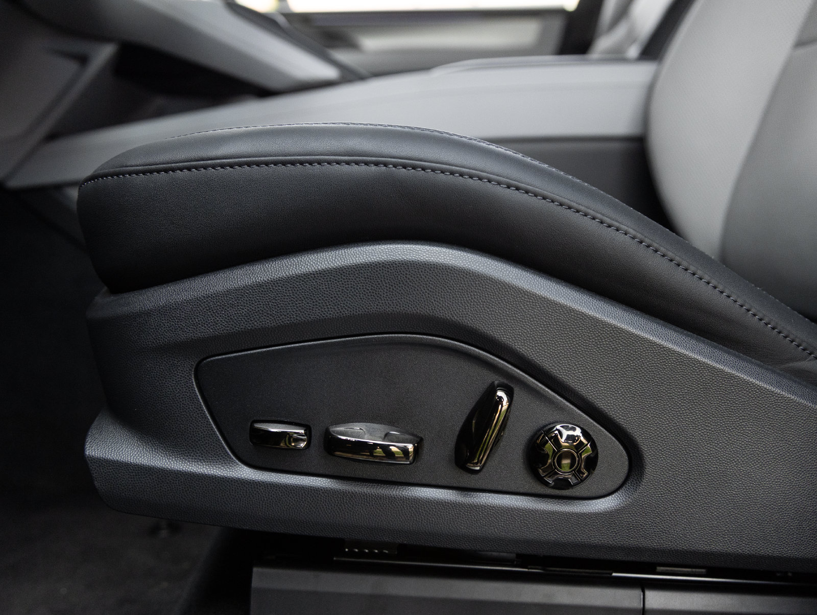 New 2026 Porsche Cayenne S AWD/4WD image 24
