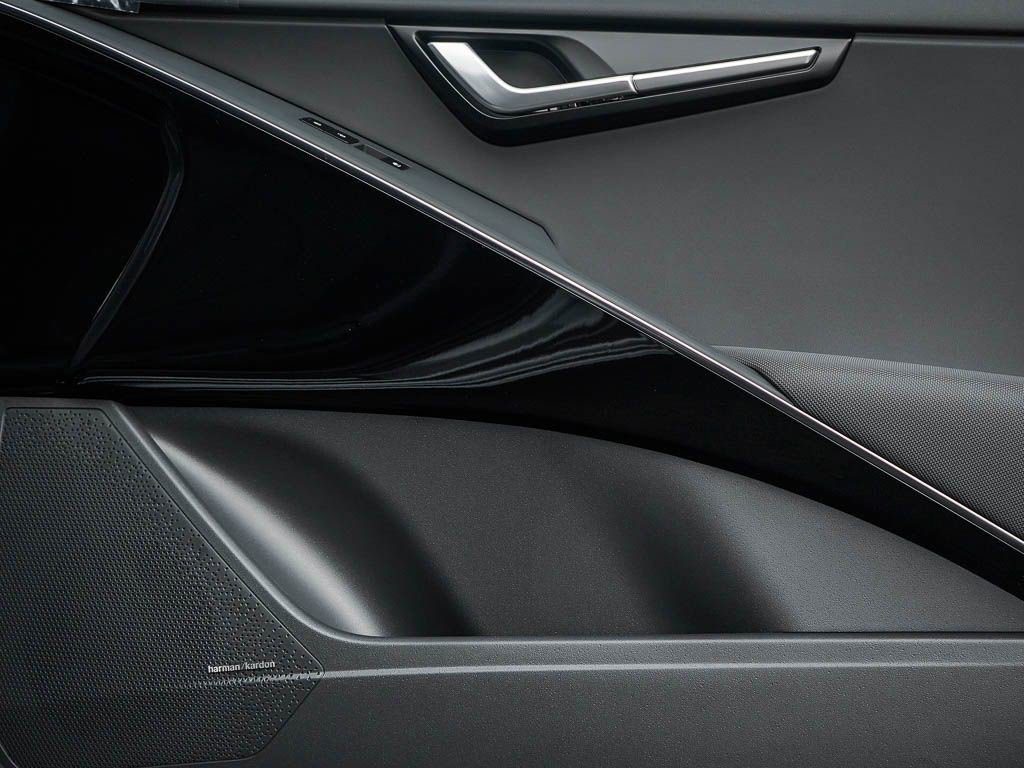 New 2026 Kia Niro SX Touring image 9