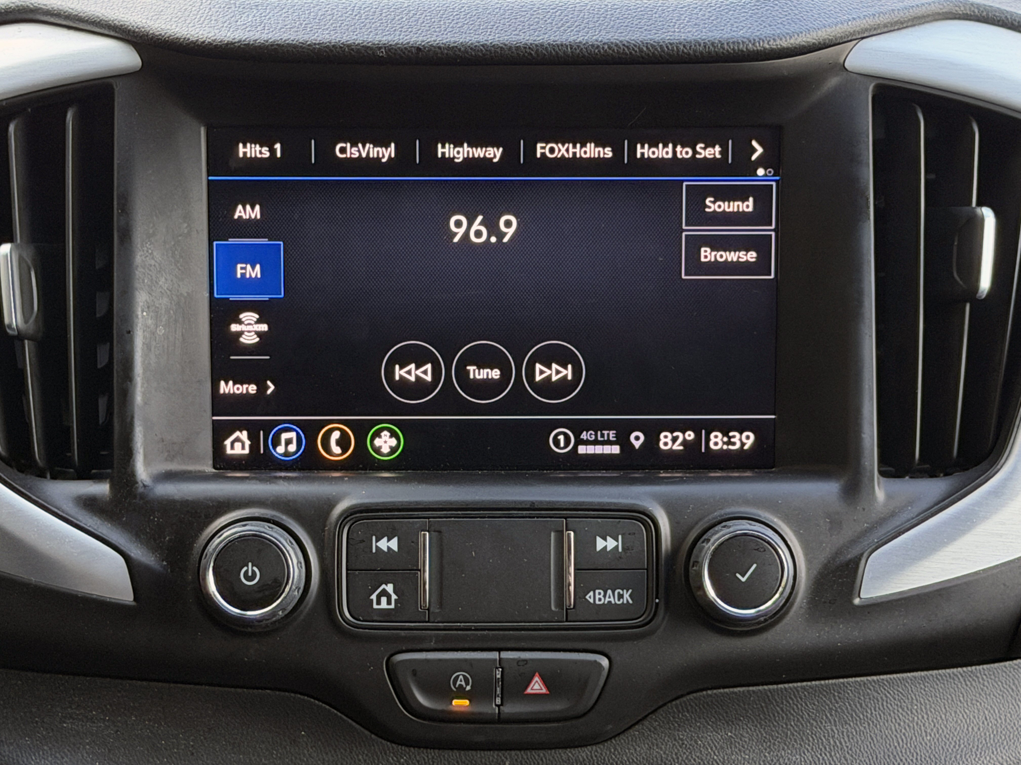 Used 2022 GMC Terrain SLT w/ Tech Package FWD image 8