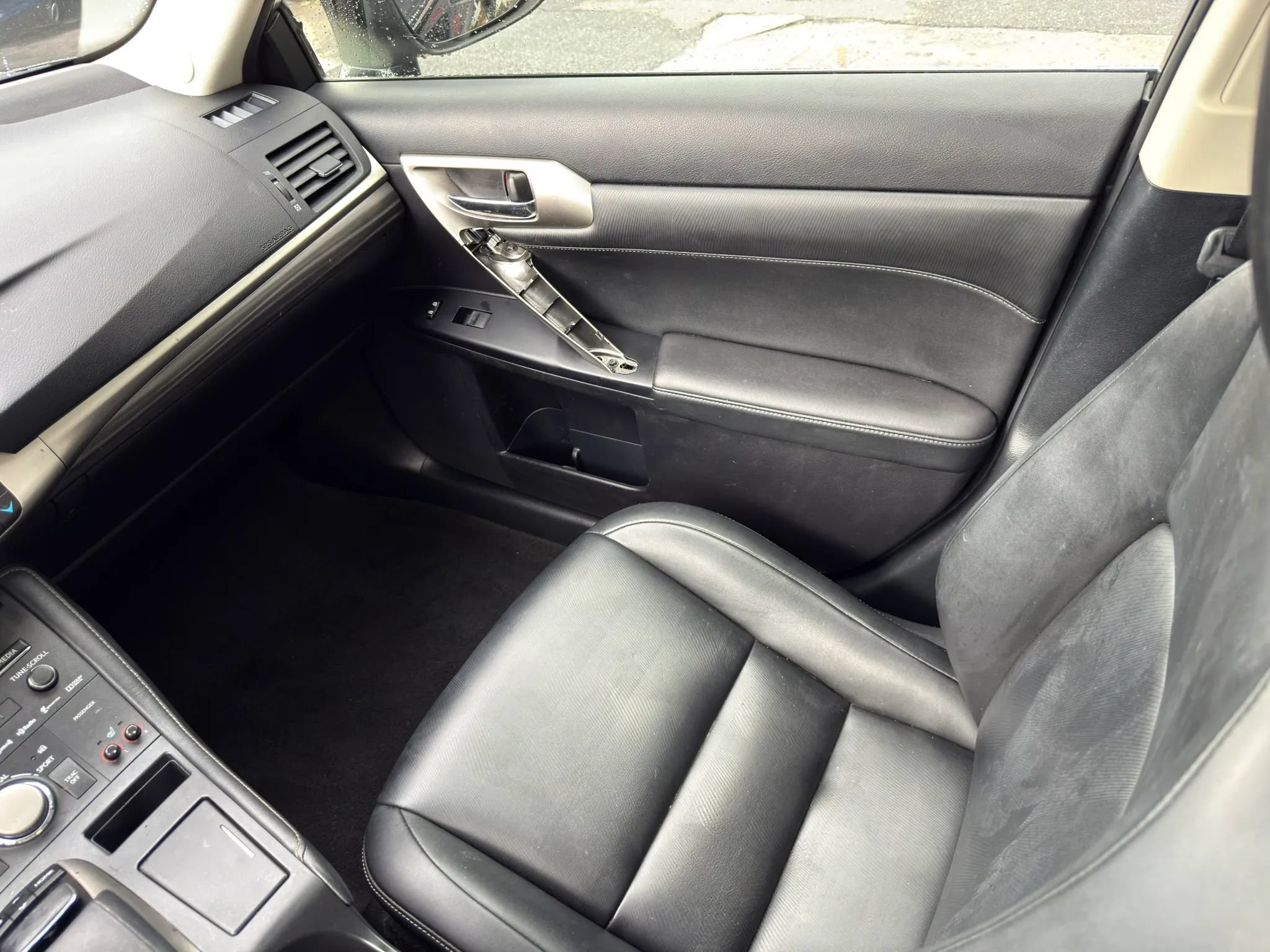Used 2014 Lexus CT 200h FWD image 19