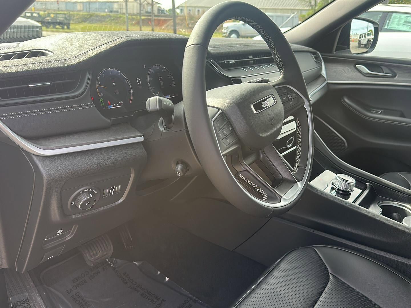 New 2026 Jeep Grand Cherokee Limited AWD/4WD image 14