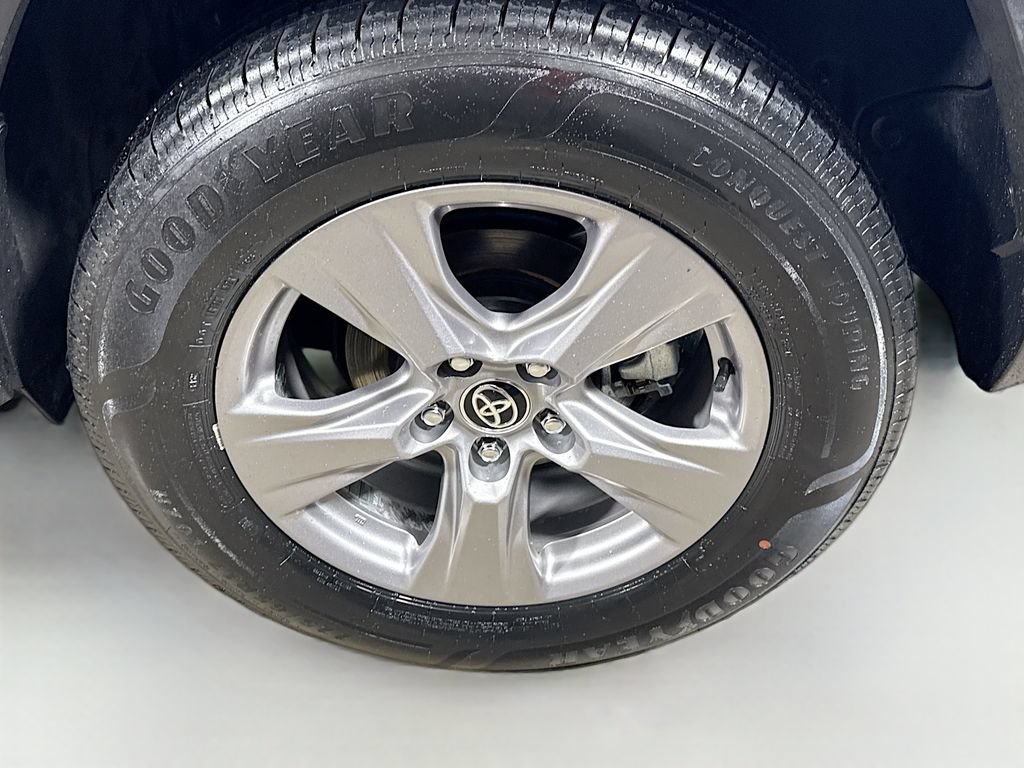 Certified 2025 Toyota RAV4 XLE AWD/4WD image 9