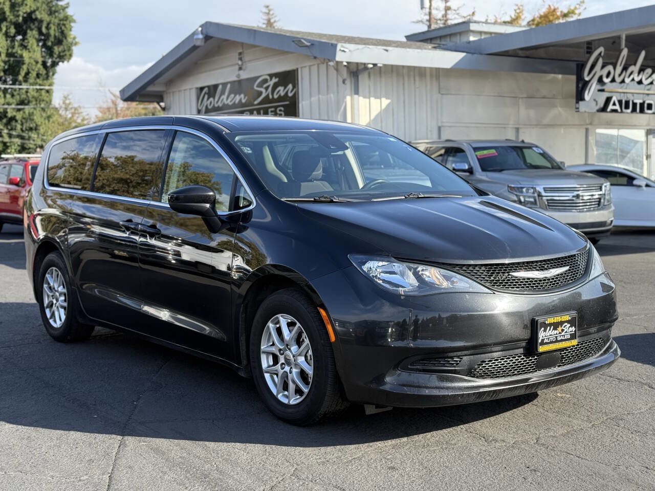 Used 2022 Chrysler Voyager LX image 8