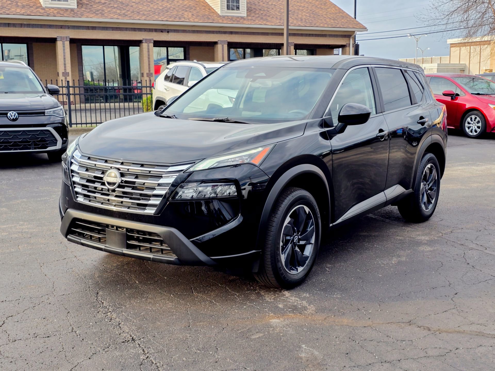 Used 2025 Nissan Rogue SV image 8