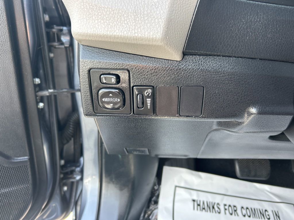 Used 2015 Toyota Corolla LE FWD image 6