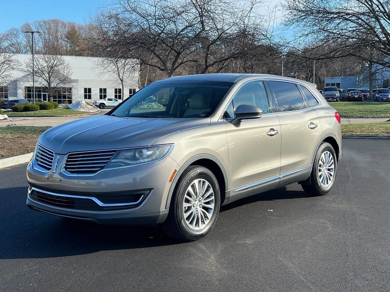 Used 2017 Lincoln MKX Select image 2