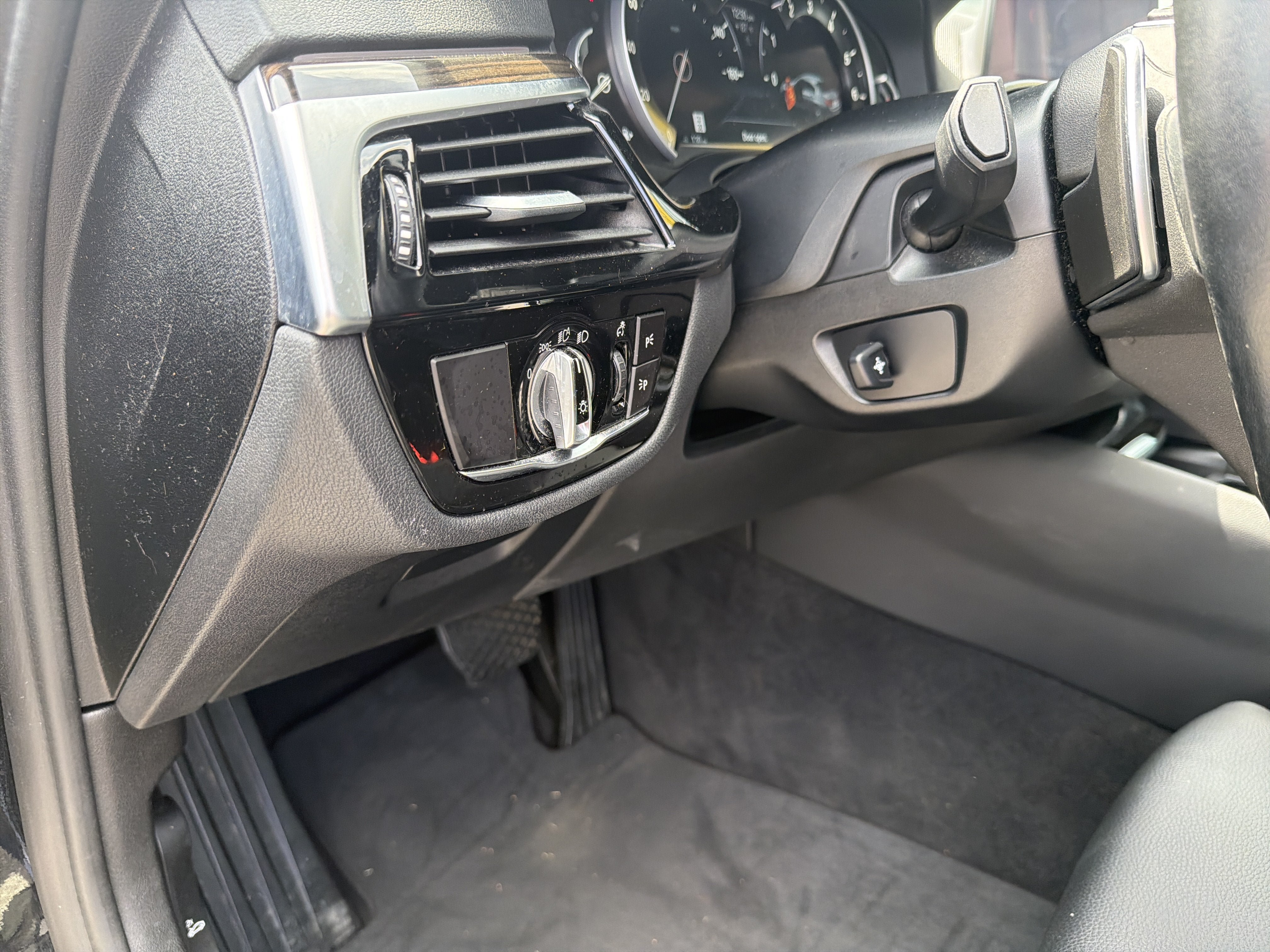 Used 2019 BMW 530i xDrive AWD/4WD image 30