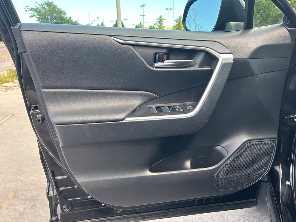 Used 2025 Toyota RAV4 XLE AWD/4WD image 22