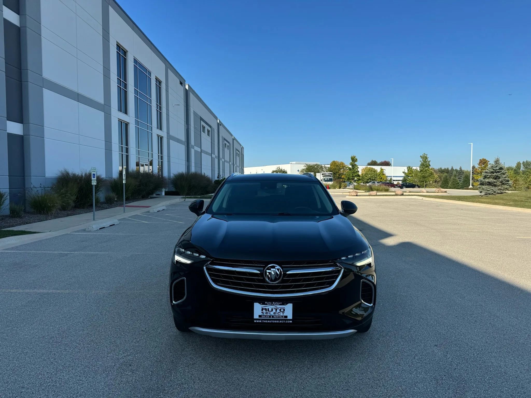 Used 2023 Buick Envision Essence image 2