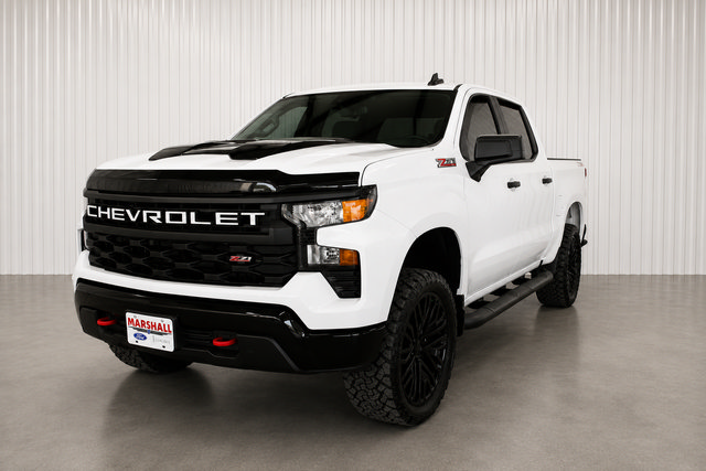 Used 2023 Chevrolet Silverado 1500 Custom Trail Boss AWD/4WD image 3