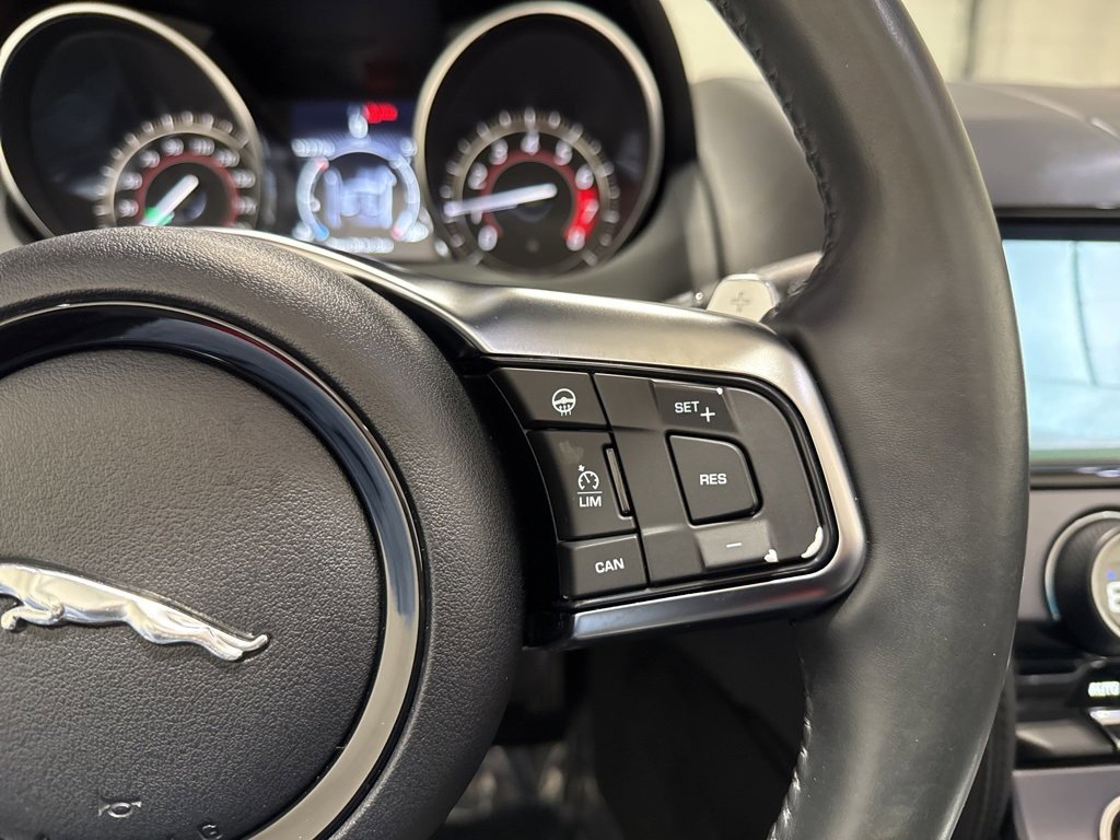 Used 2018 Jaguar F-TYPE Convertible image 31