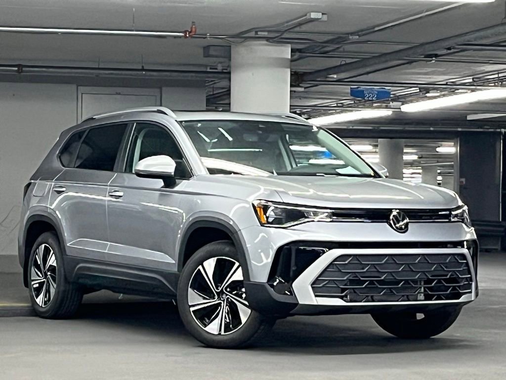 New 2026 Volkswagen Taos SE AWD/4WD image 2