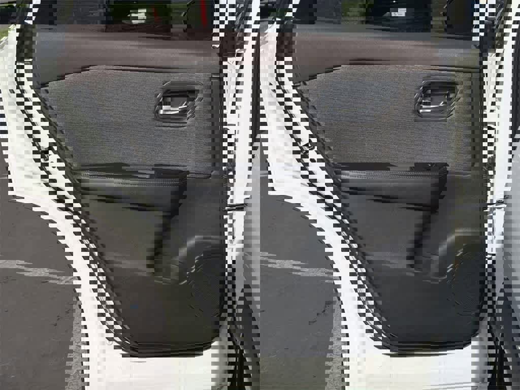 Used 2023 Nissan Rogue SV image 27