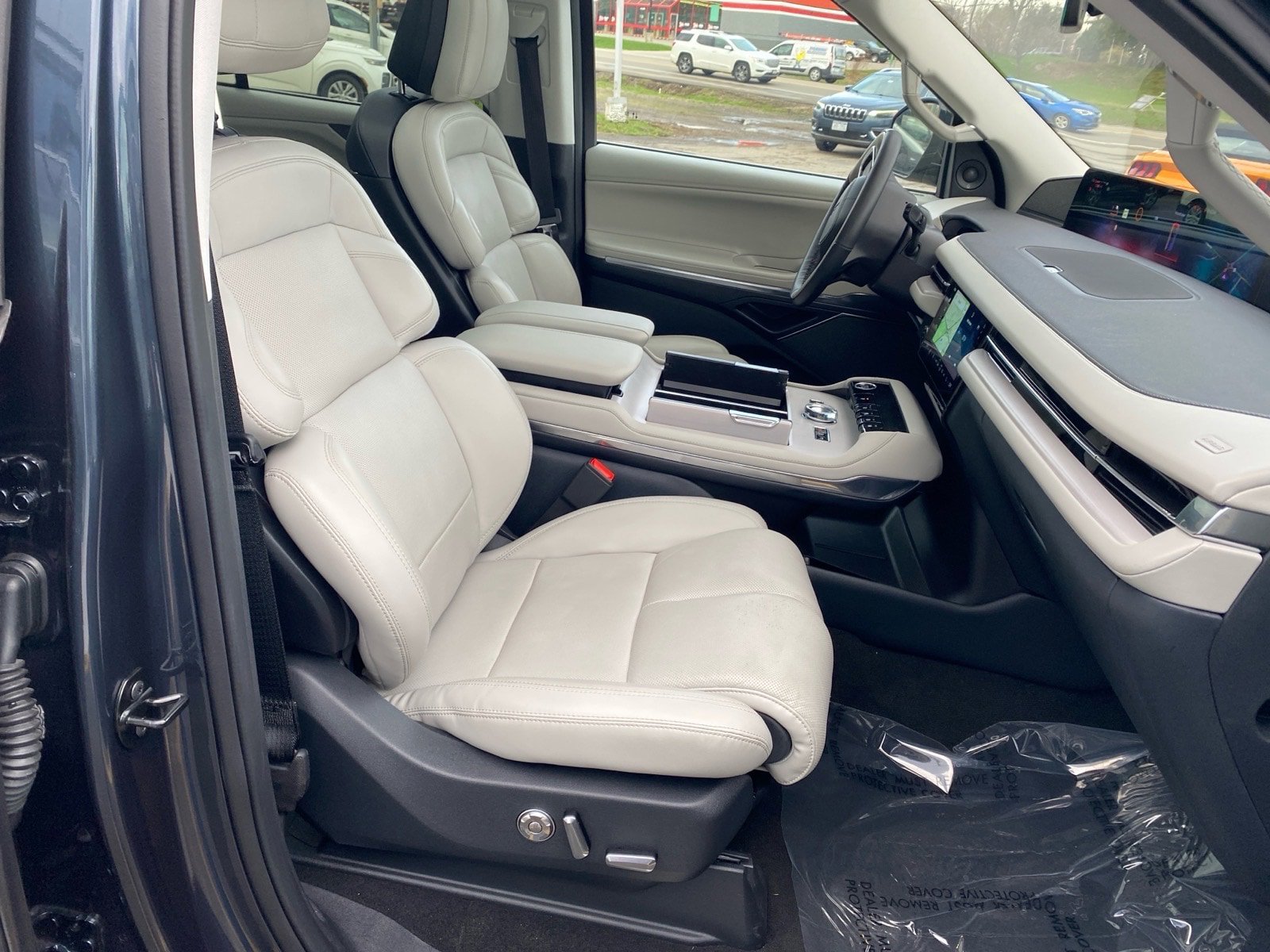 Used 2025 Lincoln Navigator Reserve AWD/4WD image 21