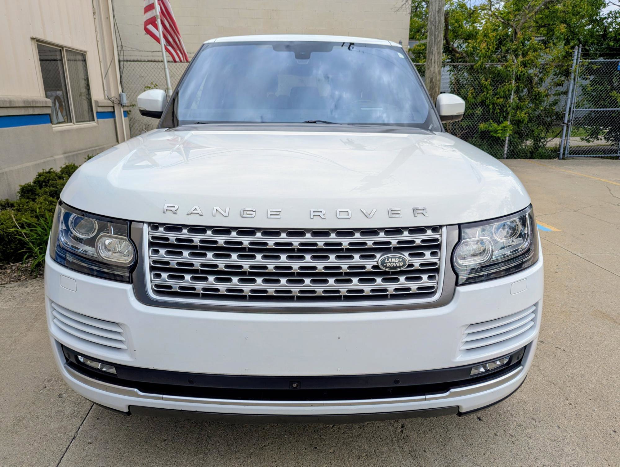 Used 2016 Land Rover Range Rover HSE AWD/4WD image 2