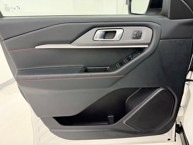 Used 2025 Ford Explorer ST RWD image 29