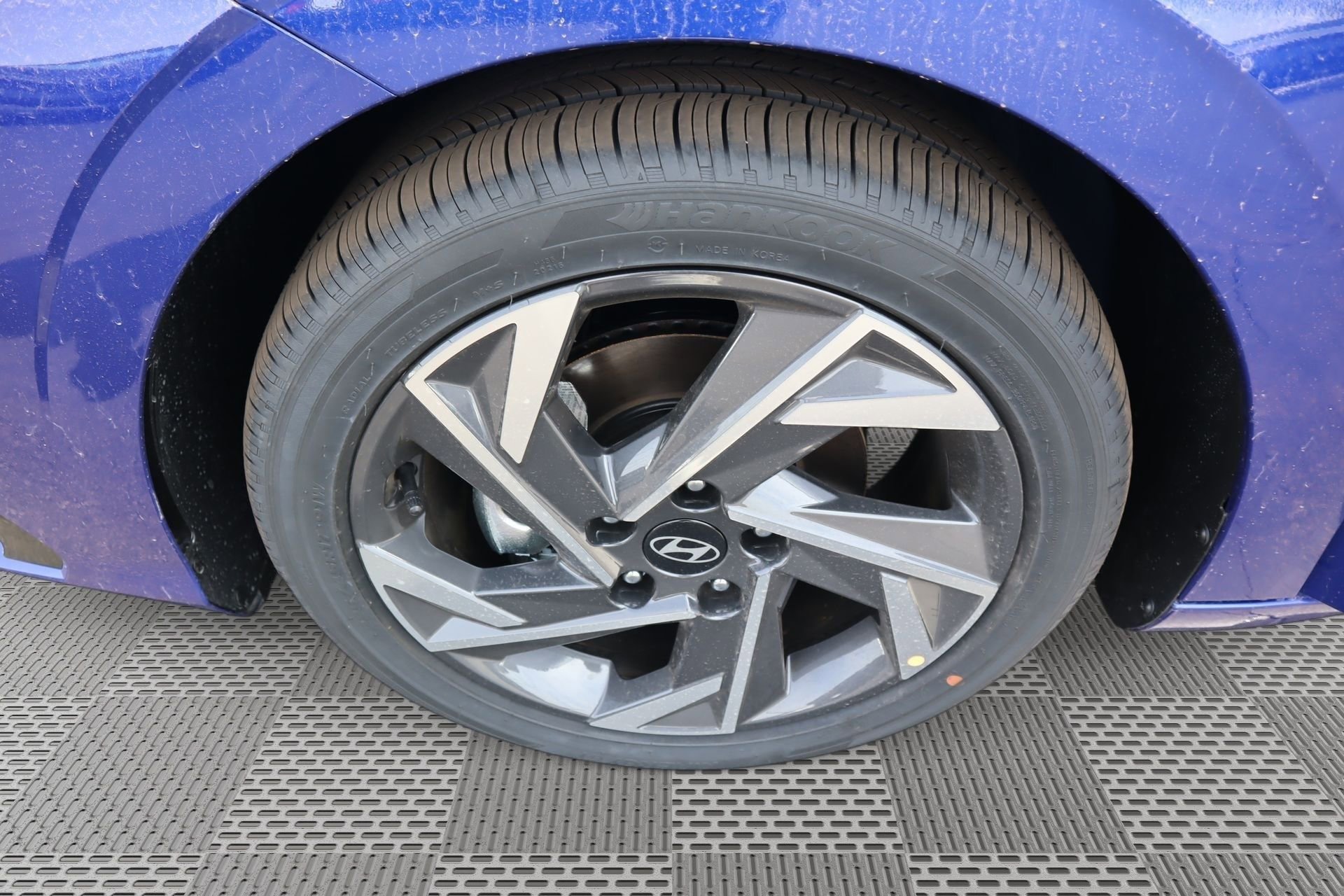 New 2025 Hyundai Elantra Limited image 4