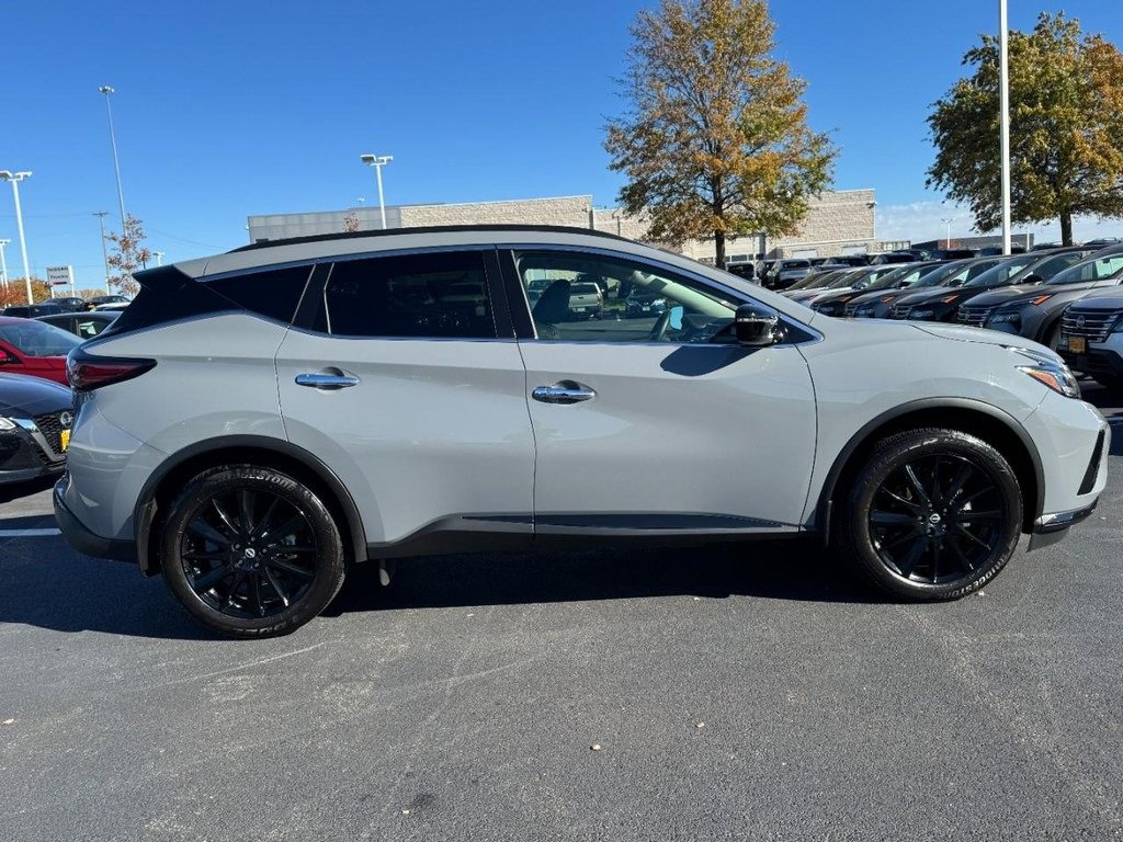 Used 2024 Nissan Murano SV w/ SV Midnight Edition Package image 2